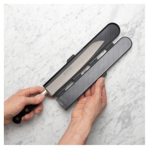 Bisbell Polypropelene Magnetic Blade Guard For Knives With Max L88.2cmxW3.1cm, Black