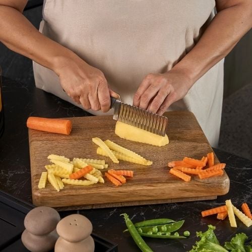 Zyliss Stainless Steel Crinkle Cut Knife With Translucent Blade Cover 11.5cm, Gray, Utility