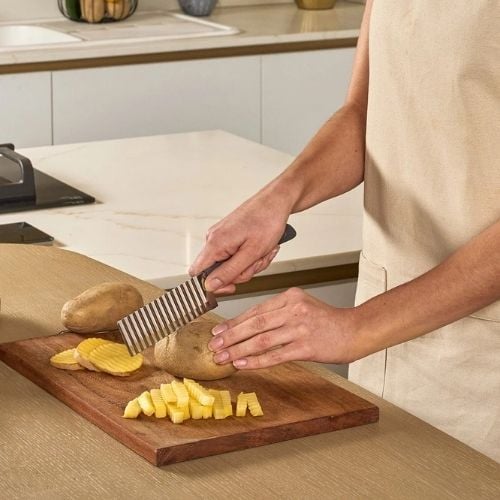 Zyliss Stainless Steel Crinkle Cut Knife With Translucent Blade Cover 11.5cm, Gray, Utility